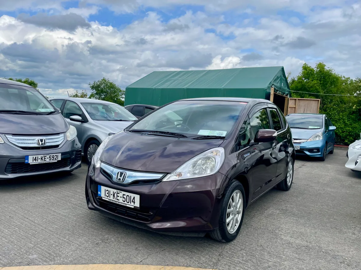 HONDA FIT 2013 /1.3, HYBRID/ - Image 3