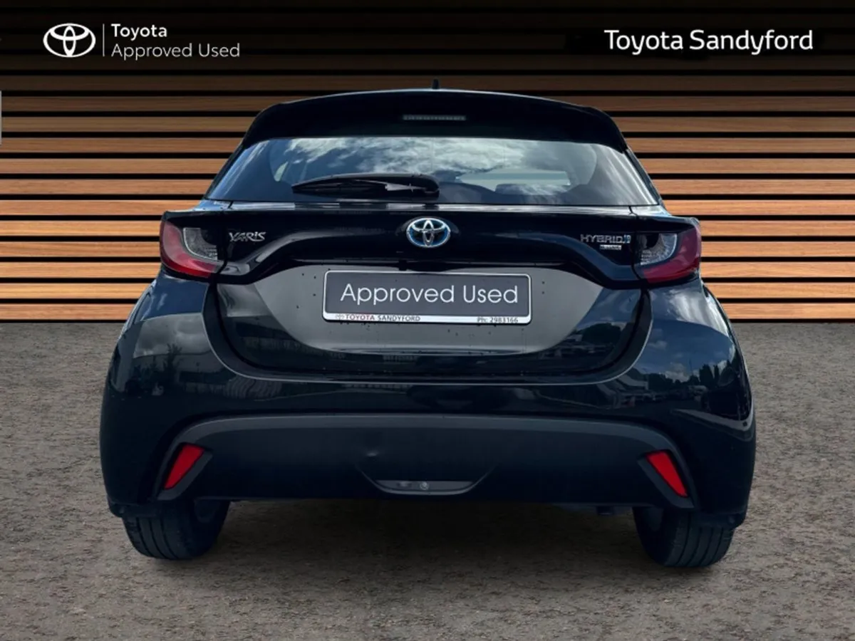 Toyota Yaris Hybrid Luna // Rear Camera // Toyota - Image 4
