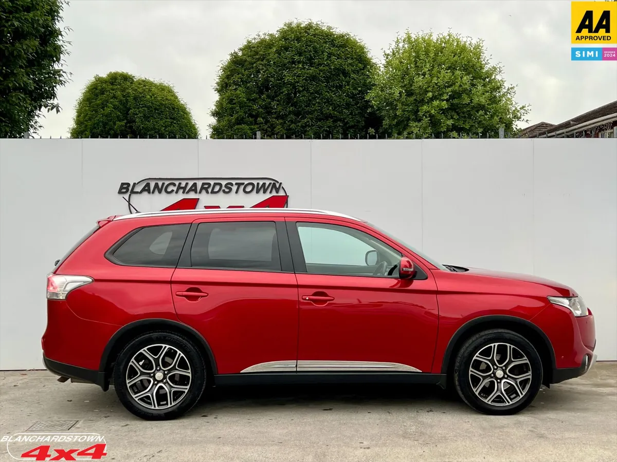 MITSUBISHI OUTLANDER 7 SEATER AWD FAMILY SUV - Image 4