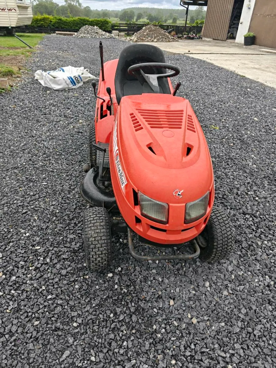 Ride on lawnmower - Image 1