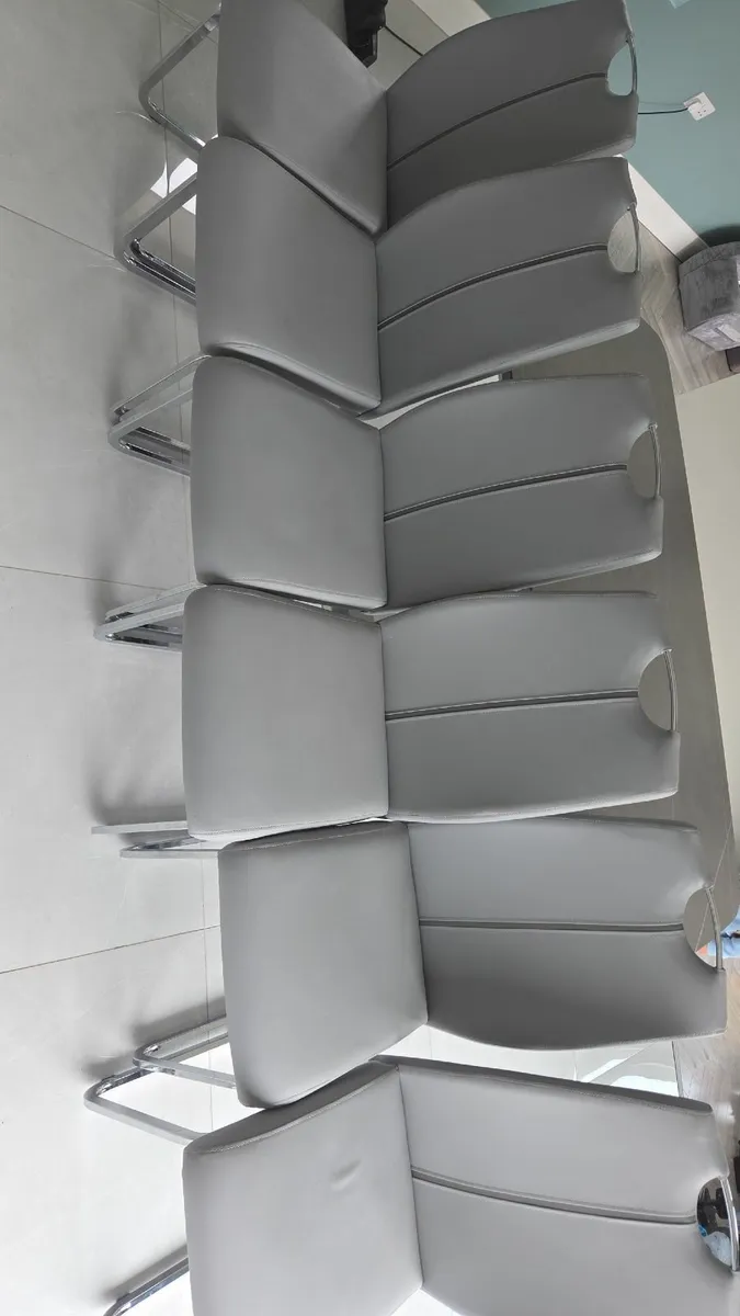 kitchen table and chairs - Image 3