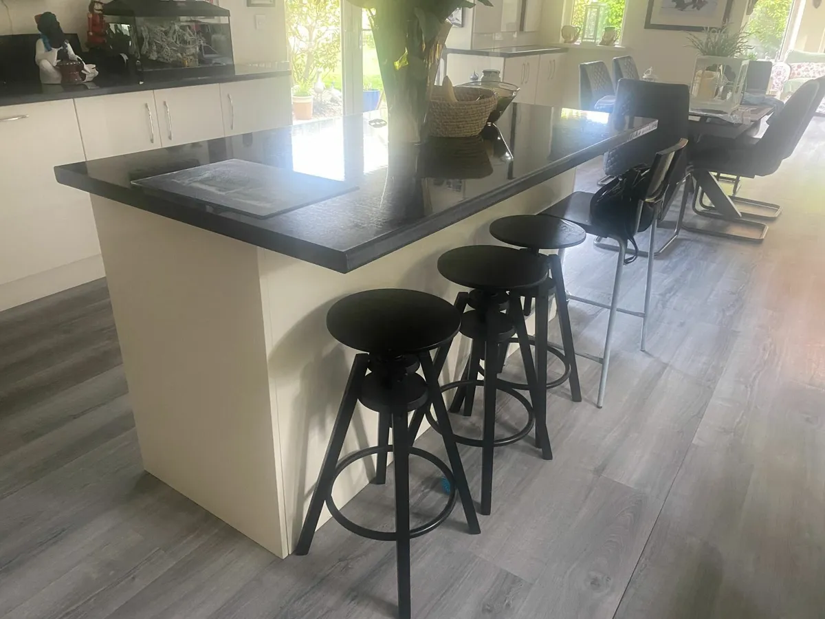 Kitchen Island - Image 1