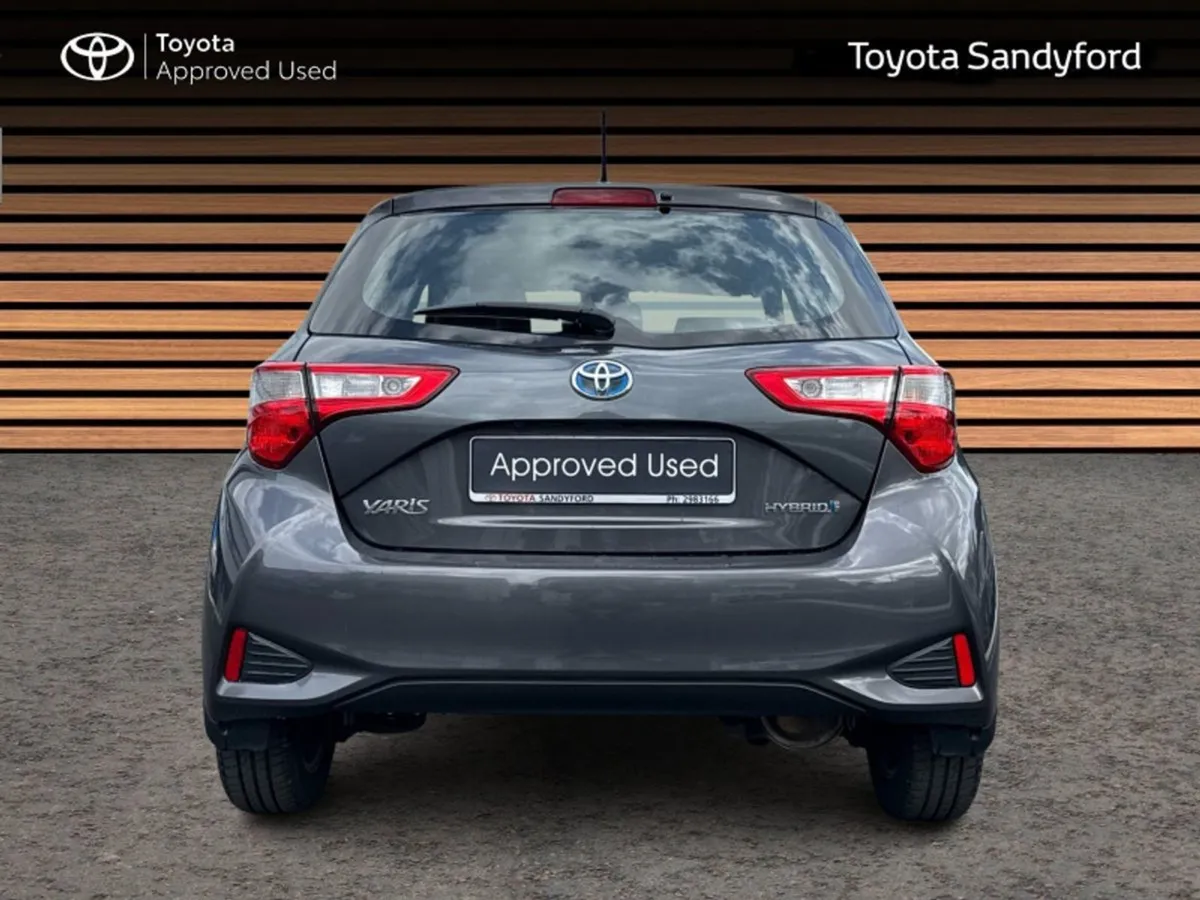 Toyota Yaris Hybrid Luna // Rear Camera // Toyota - Image 4