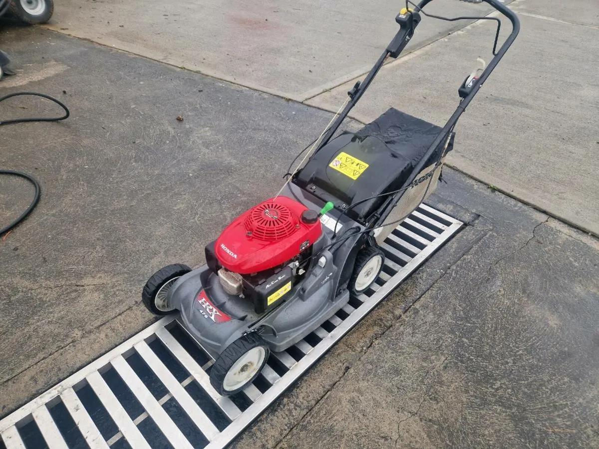 Honda lawnmower for sale - Image 2