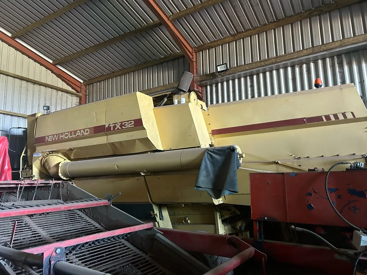 Newholland tx32 combine - Image 1
