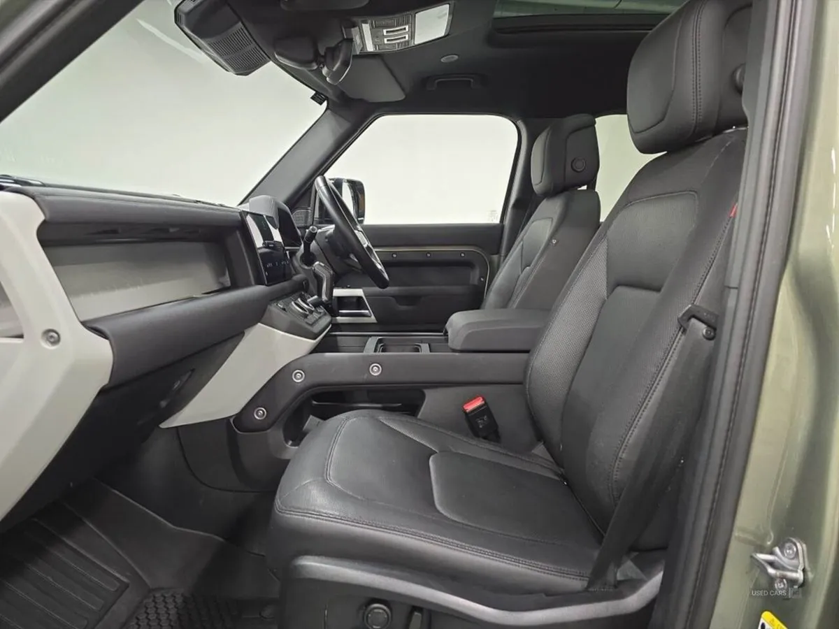 Land Rover Defender 3.0 D300 X-dynamic HSE 110 5d - Image 3