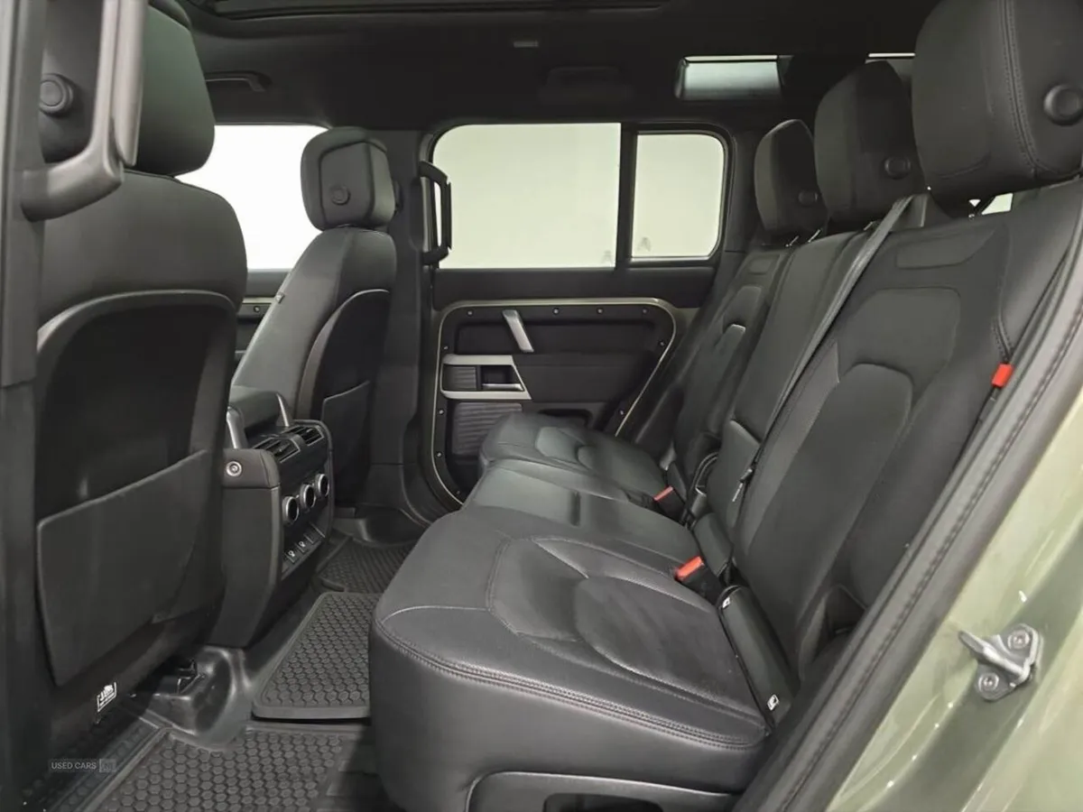 Land Rover Defender 3.0 D300 X-dynamic HSE 110 5d - Image 4