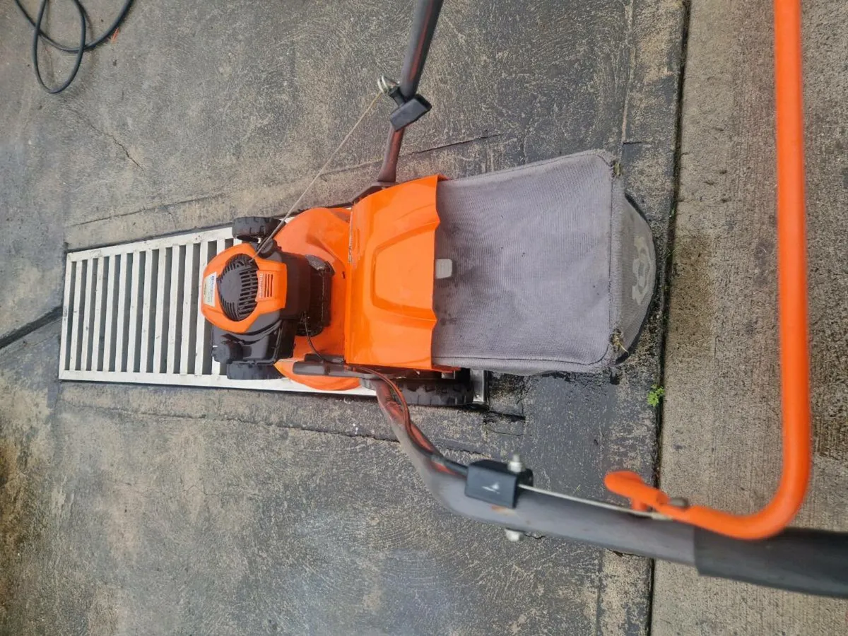 Husquvana lawnmower for sale - Image 3