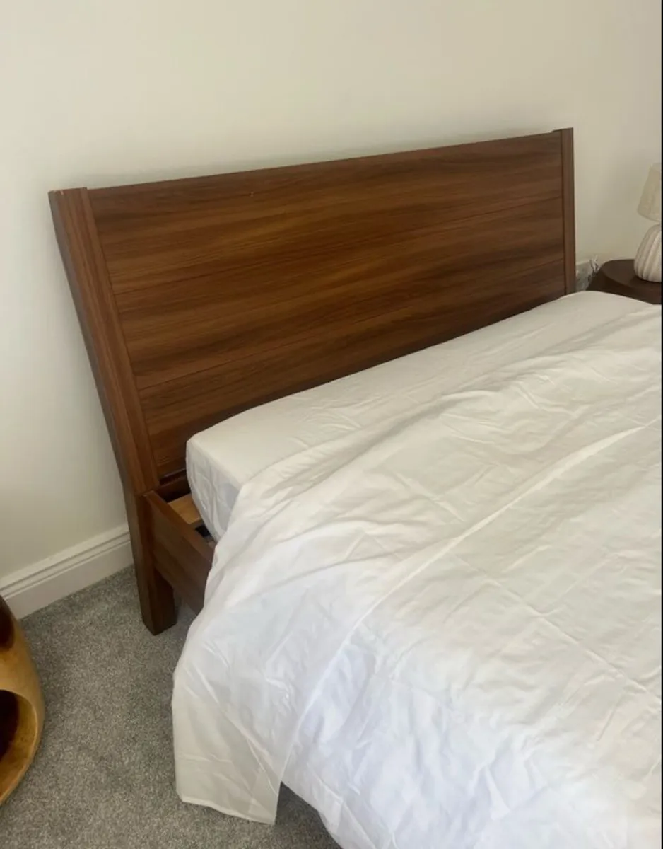 Kingsize wooden bed with mattress - Image 2