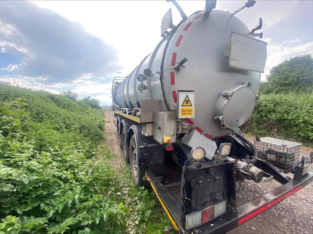 Whale vac trailer - Image 2