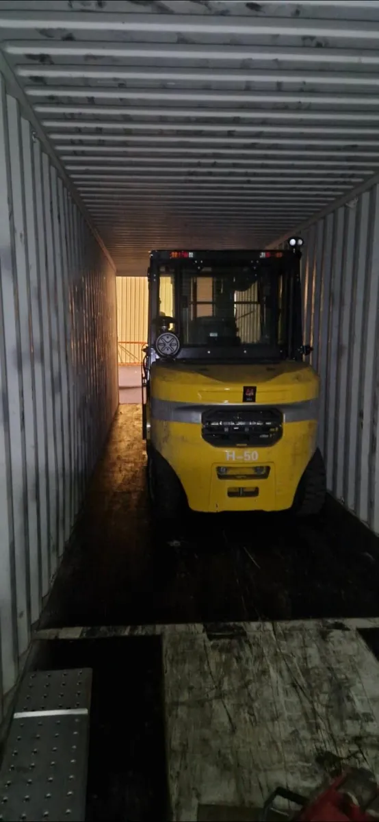 Forklift 5.5 Tonne - Image 1