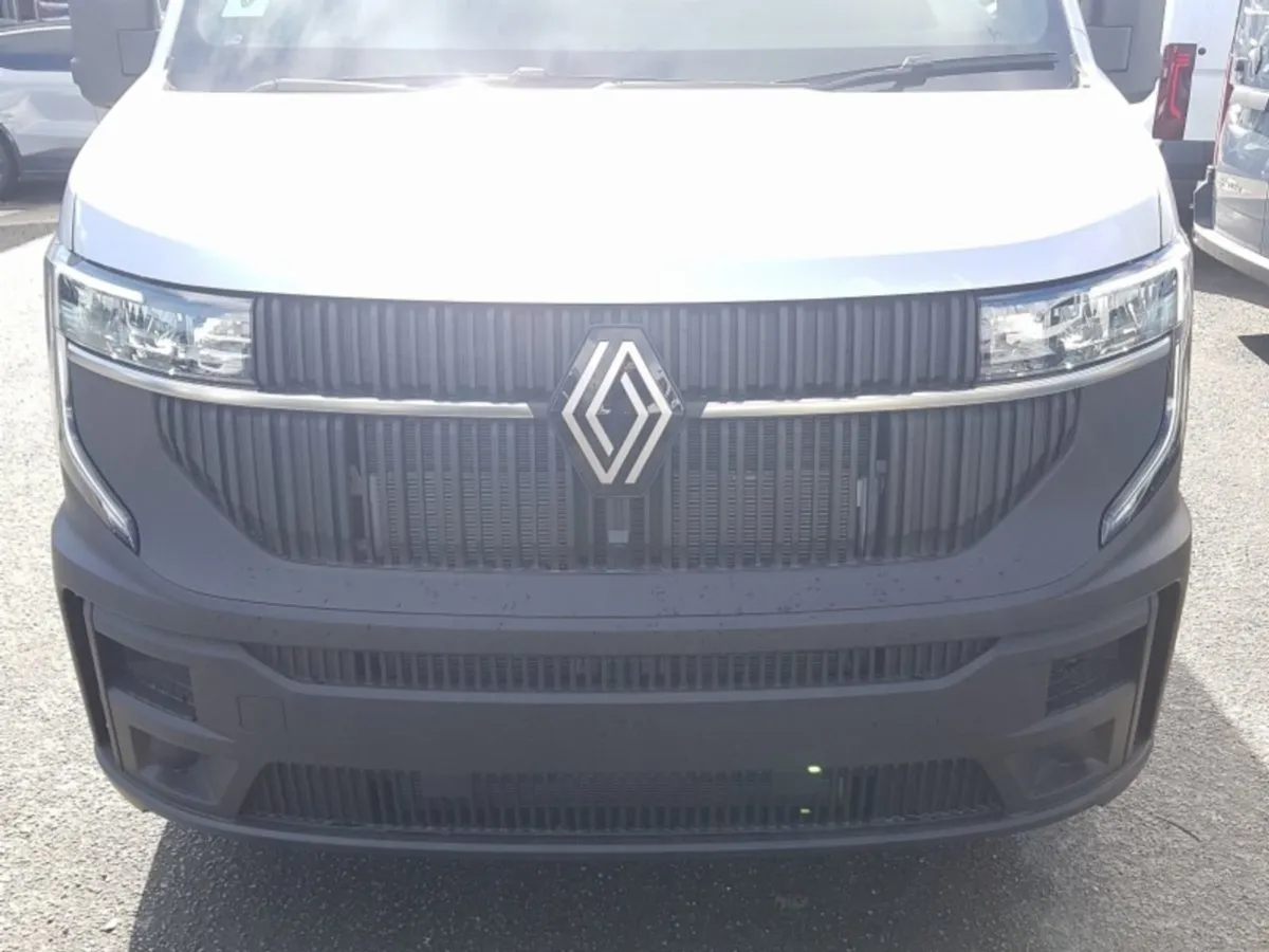 Renault Master Silver 130bhp mwb Start Choice - Image 2