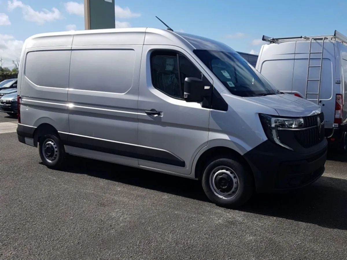 Renault Master Silver 130bhp mwb Start Choice - Image 3