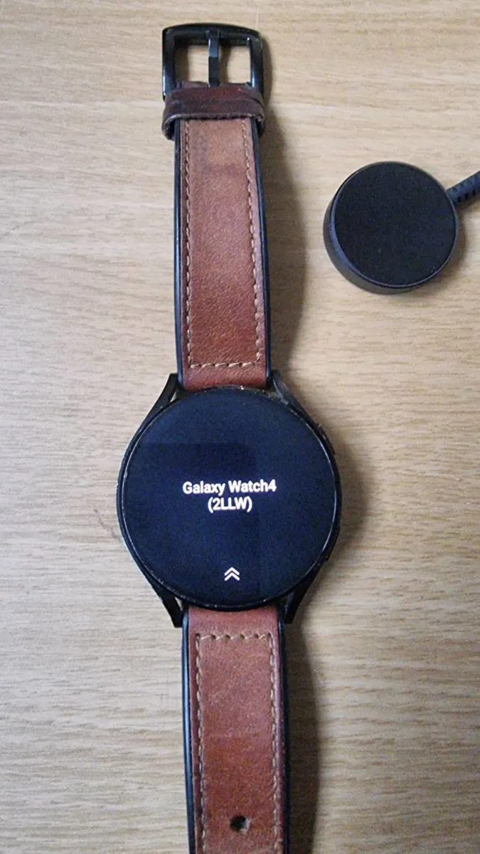 Samsung watch 4 with leather/silicon strap - Image 3