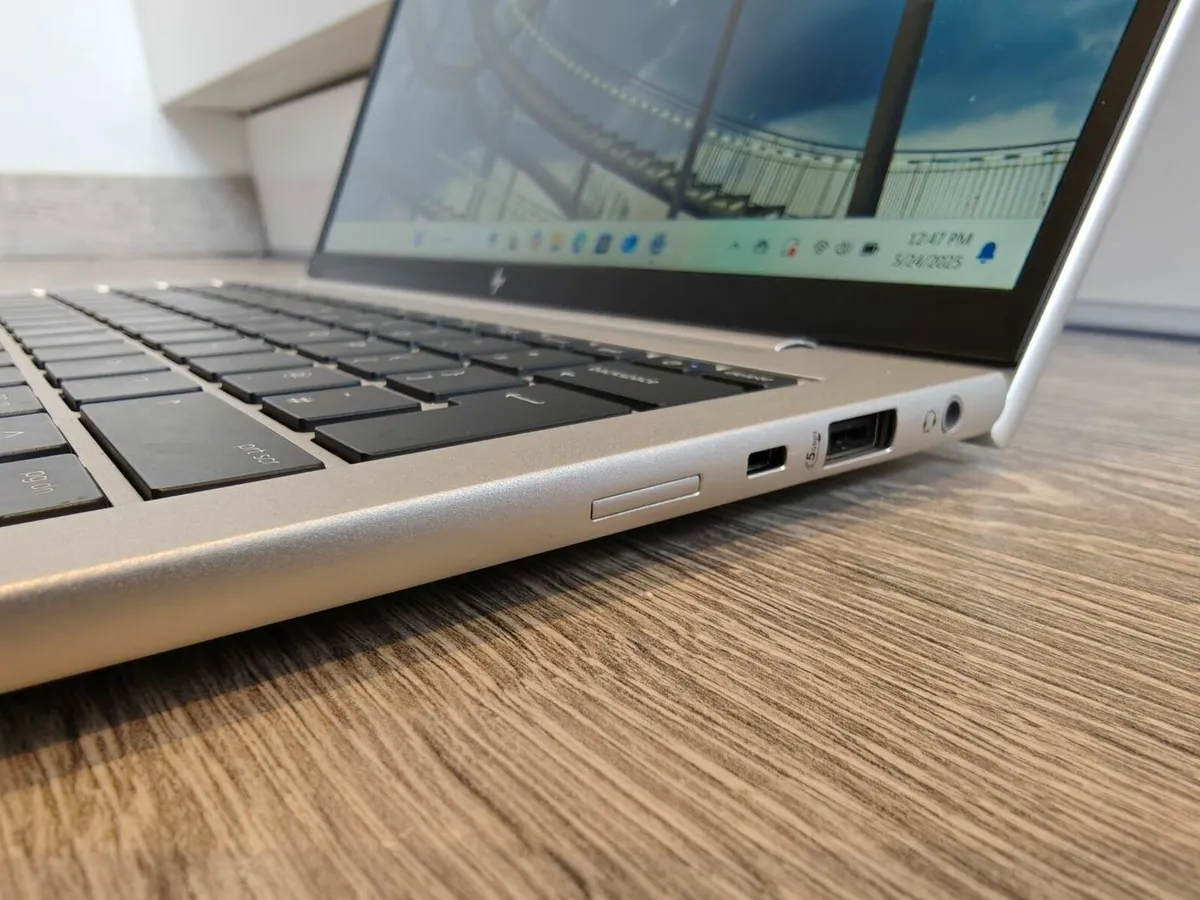 HP Elitebook 830 G11 | Intel Ultra 5 | 16GB | 256G - Image 4