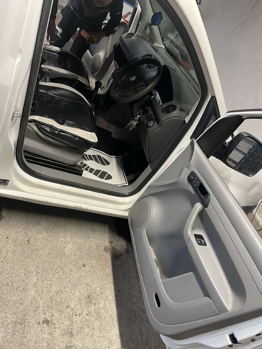 Volkswagon Caddy - Image 4