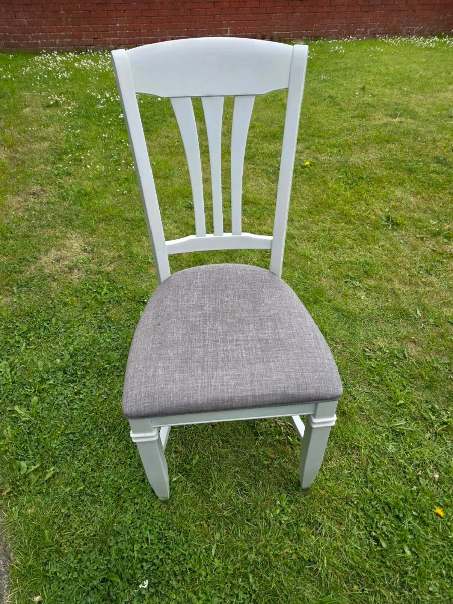 Dining room table chairs x 4 - Image 1
