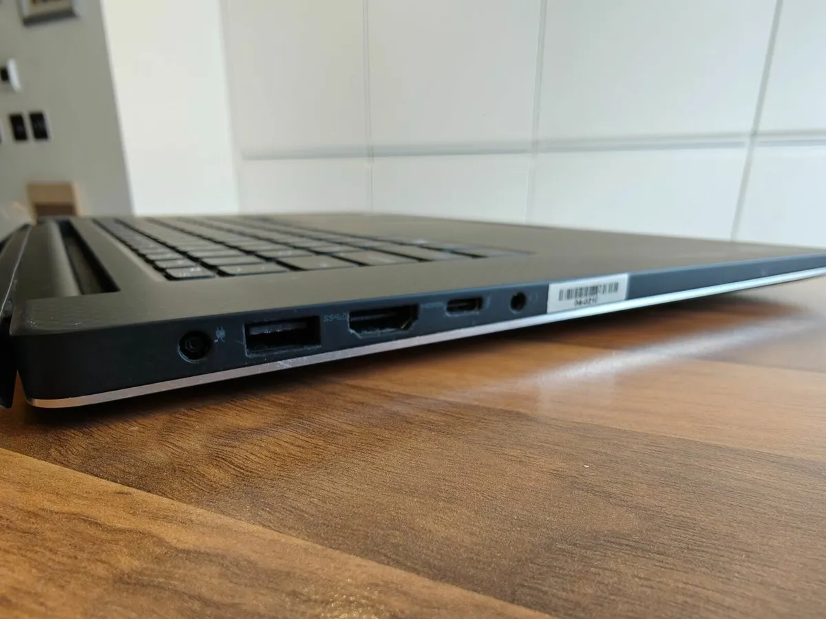 Dell Precision 5520 - i7 | 16GB | 256GB | 15.6" 4K - Image 4