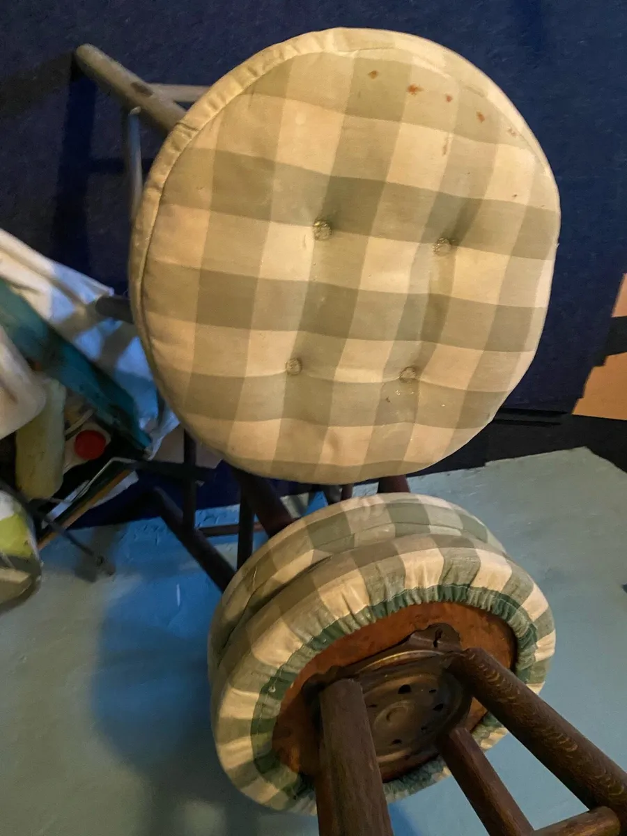 3 bar stools - Image 3