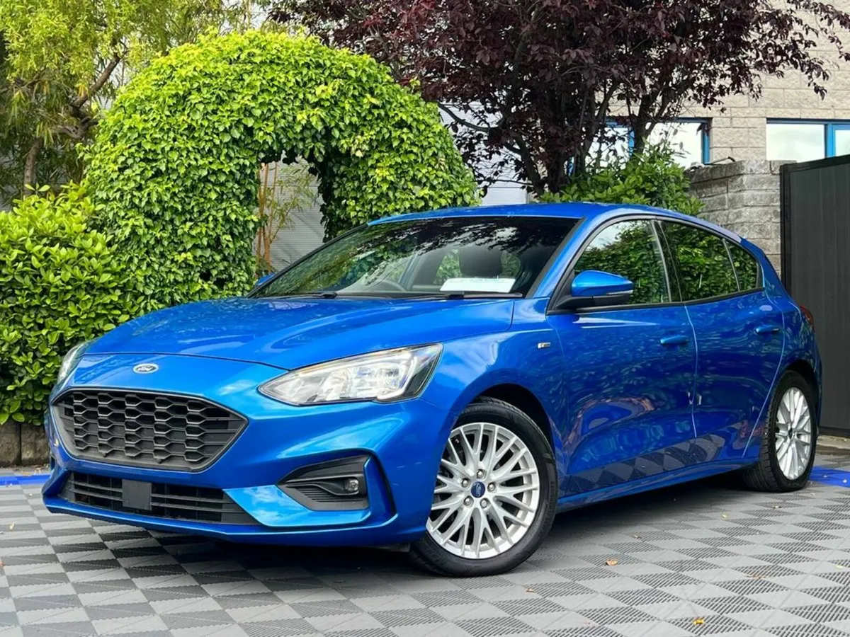 Ford Focus ST-LINE 1.0 // SERVICE HISTORY // 17" A - Image 1