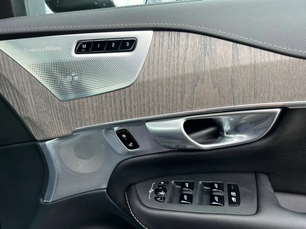 Volvo XC90 T8 ULTIMATE BRIGHT 2.0 HYBRID ** MASSIV - Image 3