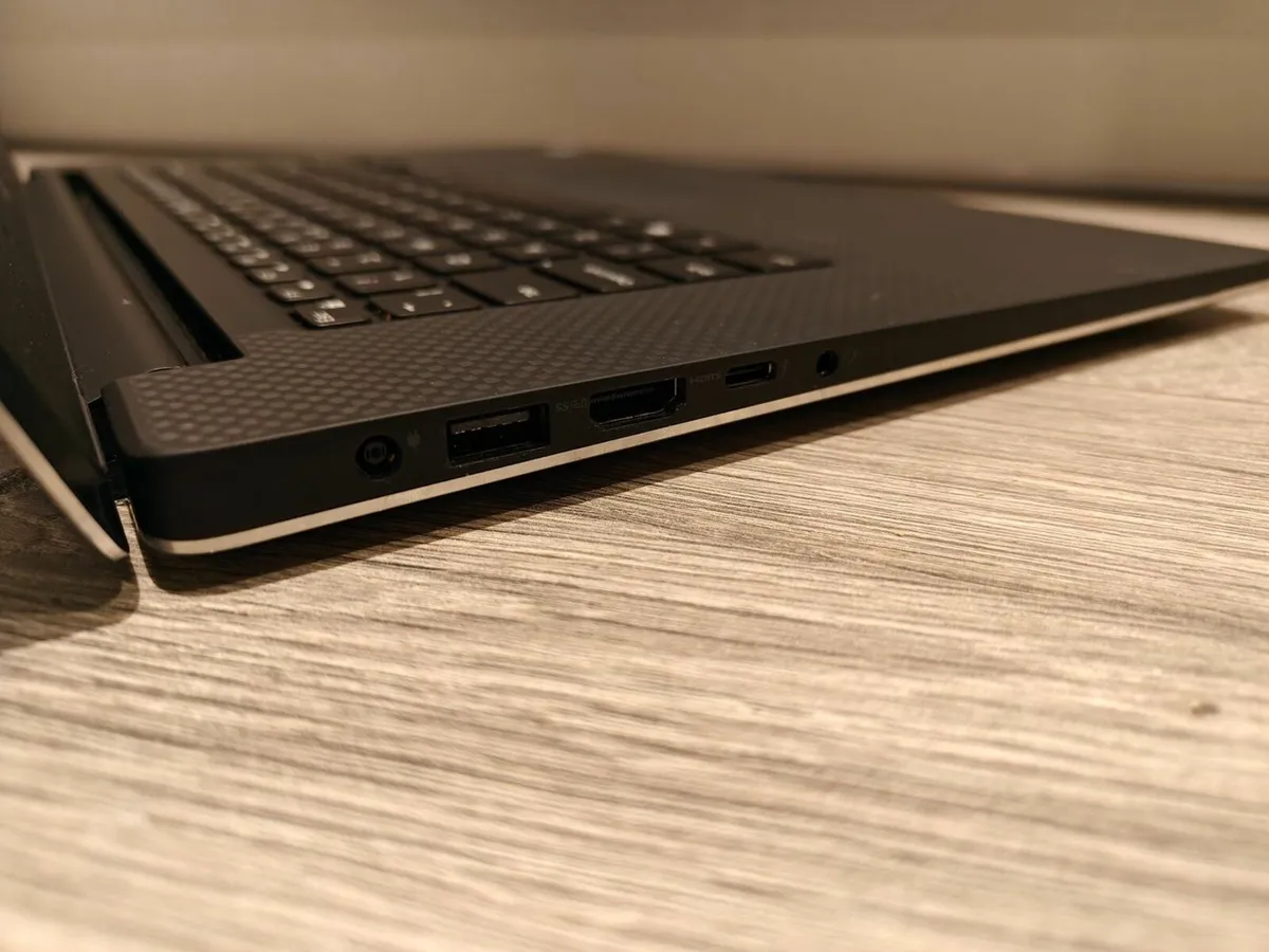 Dell Precision 5520 | i7 | 16GB | 256GB | 15.6" FH - Image 4