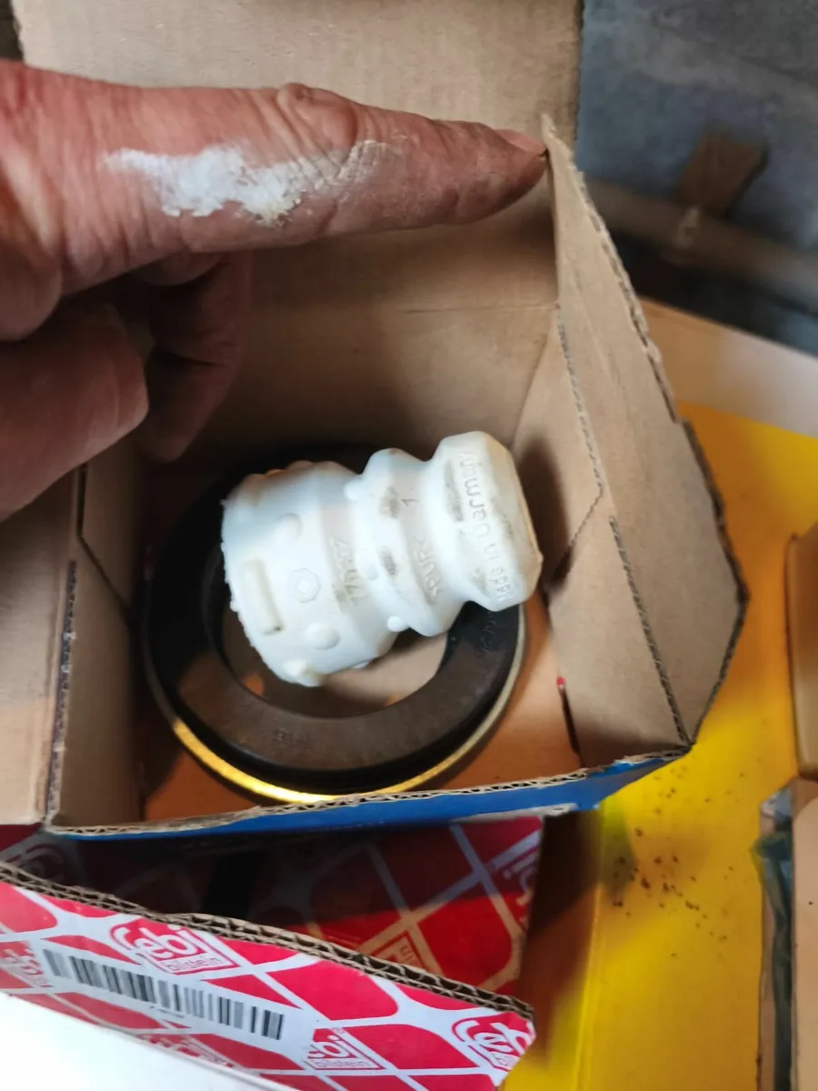 Car parts - Image 1