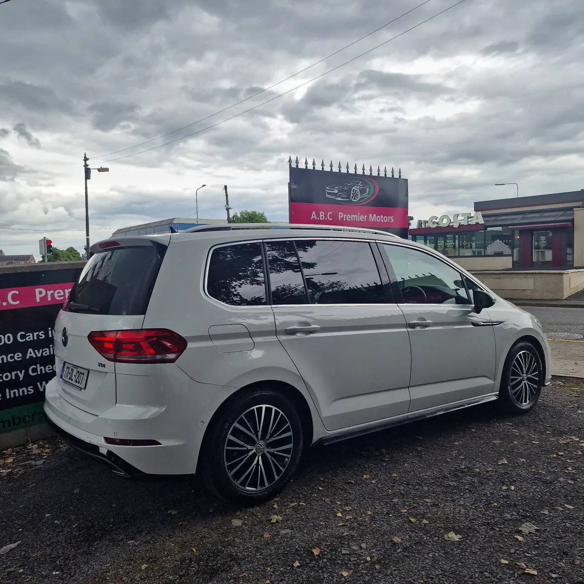 Volkswagen Touran R-Line New Nct 02/27 - Image 3