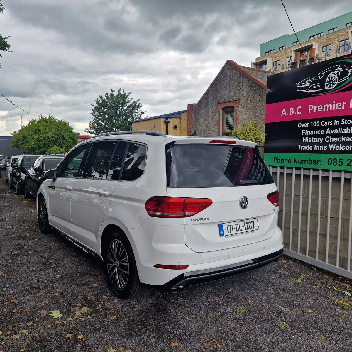 Volkswagen Touran R-Line New Nct 02/27 - Image 4