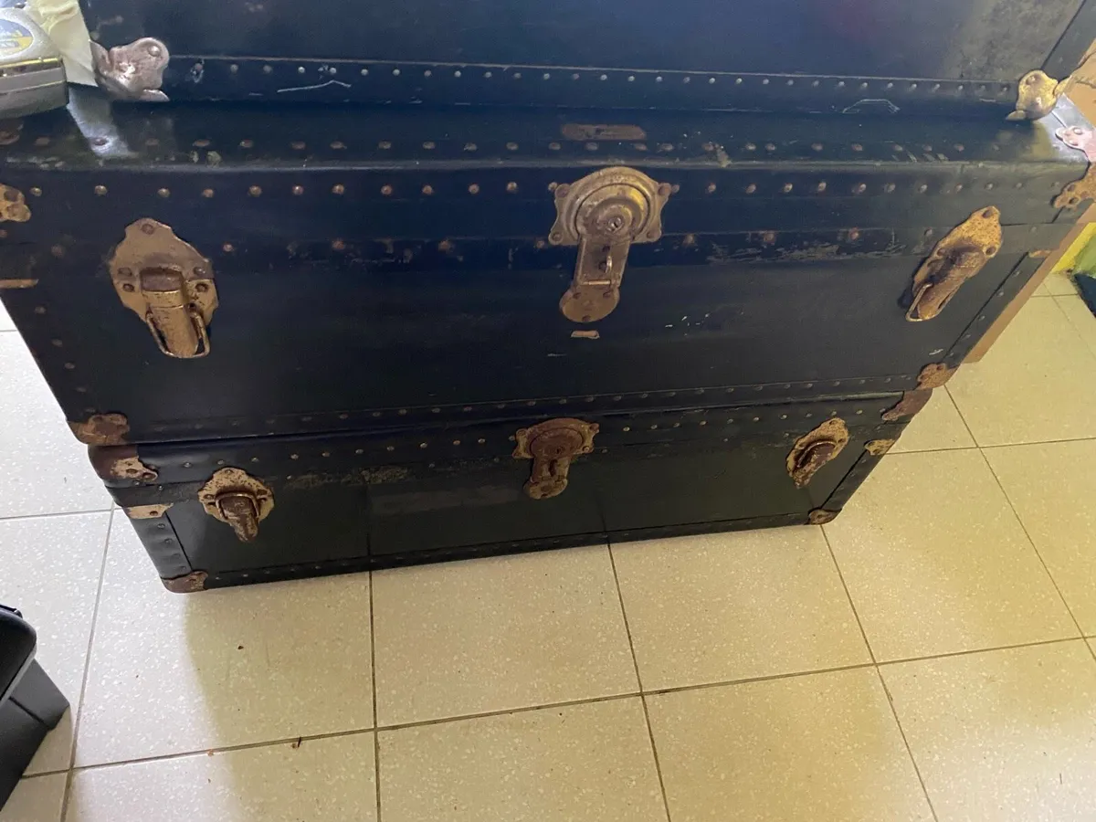 Vintage carriage steamer trunks - Image 3