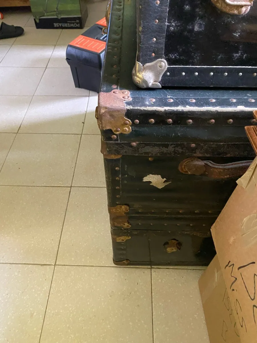 Vintage carriage steamer trunks - Image 4