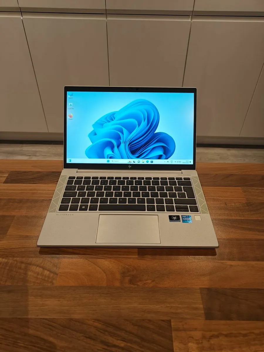 HP Elitebook 830 G8 | i5 (11th gen) | 16GB | 256GB - Image 1