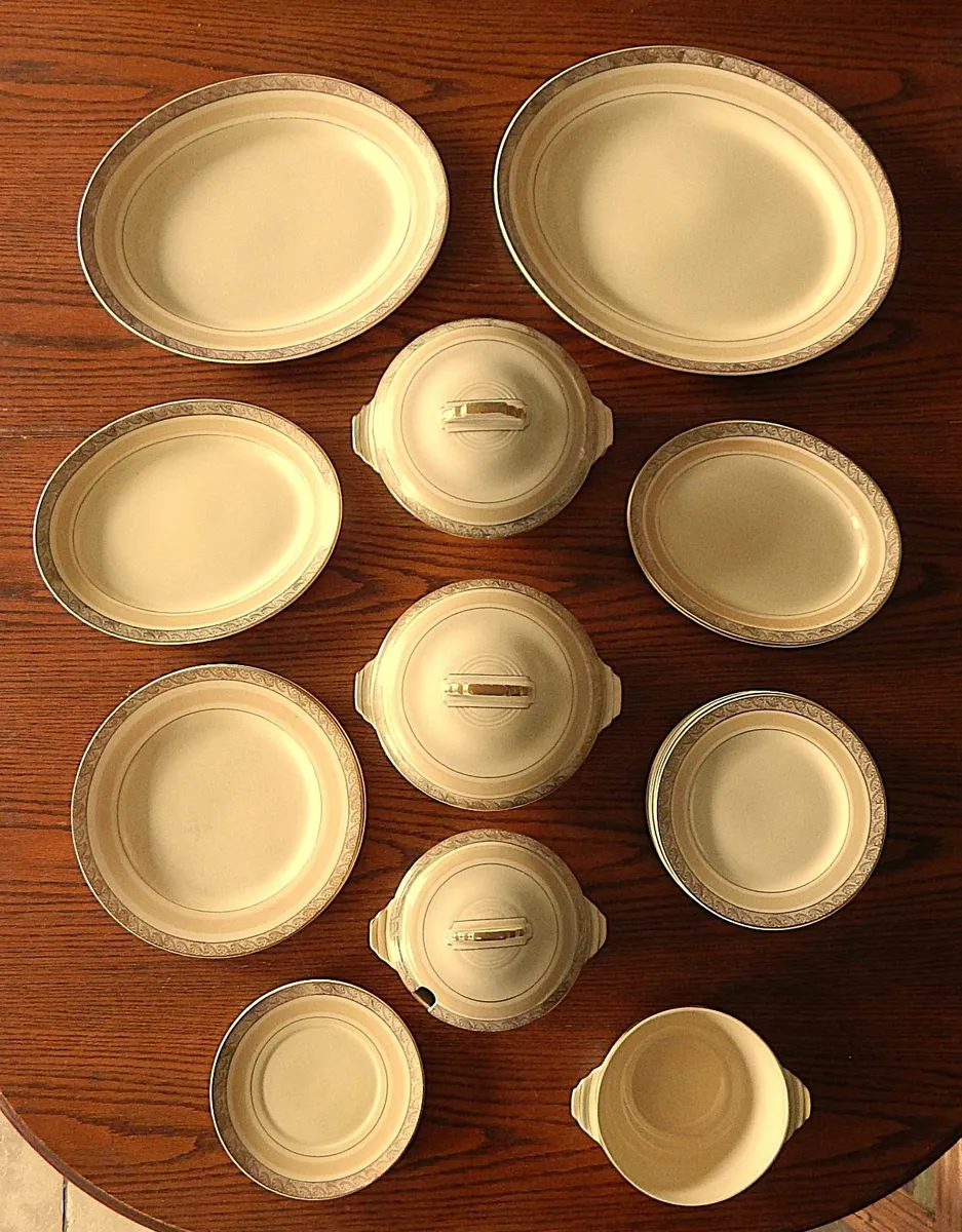 25 Piece Selection of Crown Devon Dinner Service - Image 2