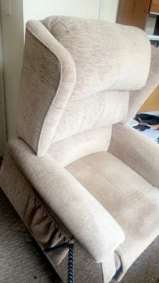 Dual Motor Riser/Recliner - Image 3