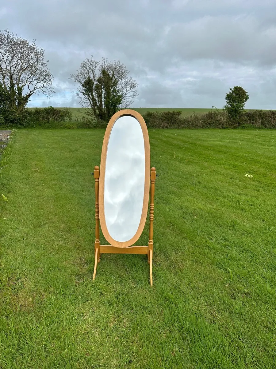 Book shelf mirror chair towel rail - Image 2