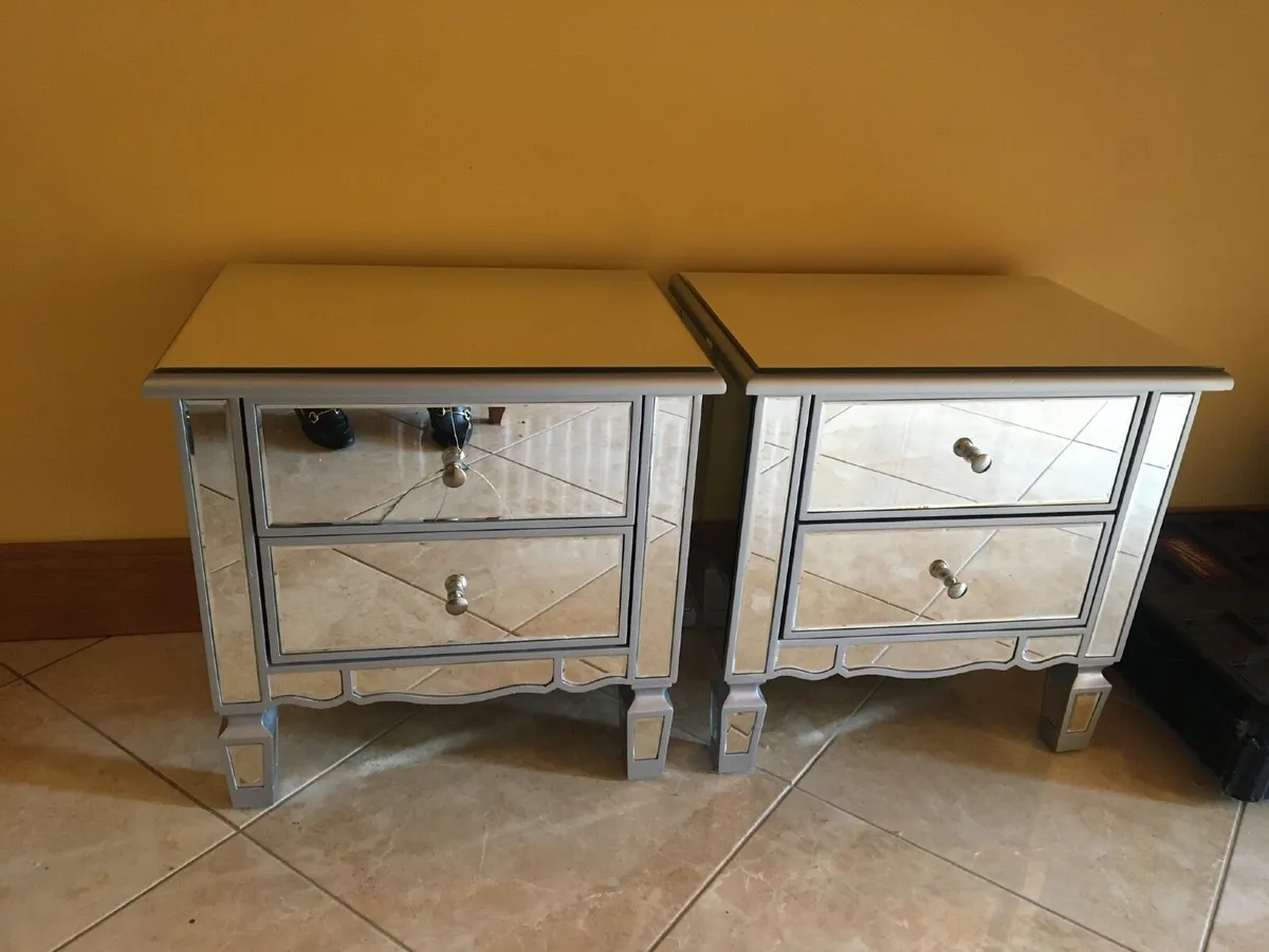 Bedside lockers