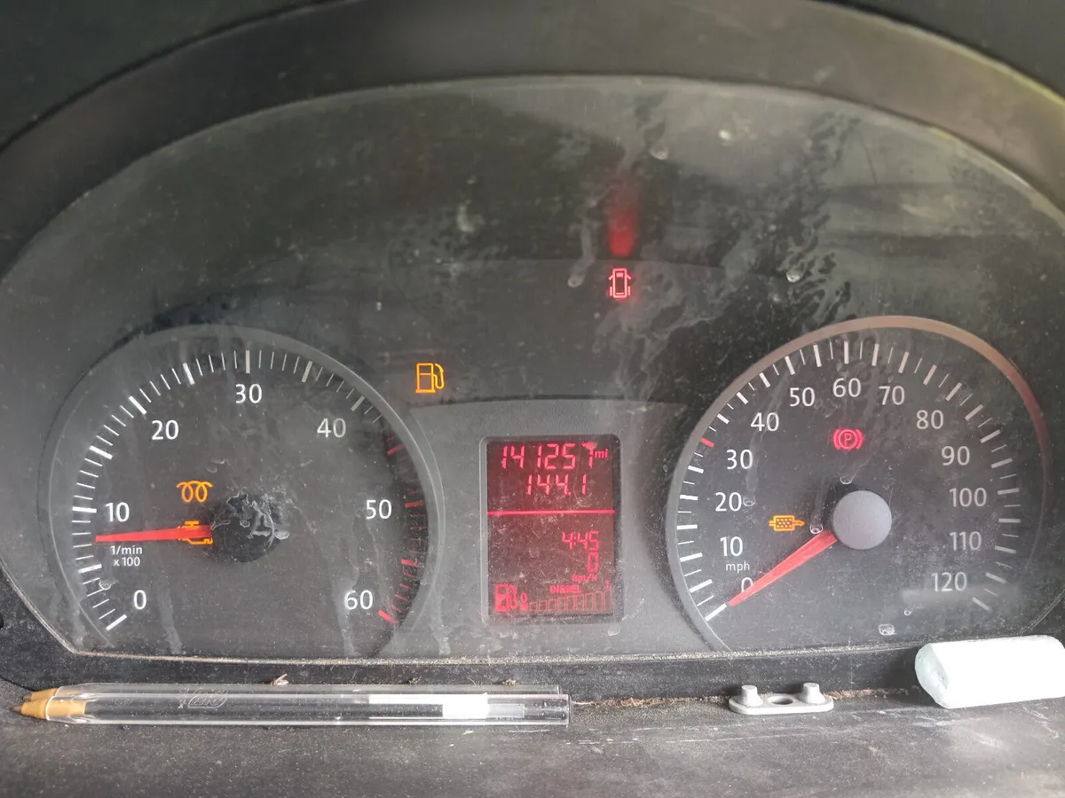 Volkswagen Crafter VAN!! ONLY 140,000 Miles - Image 2