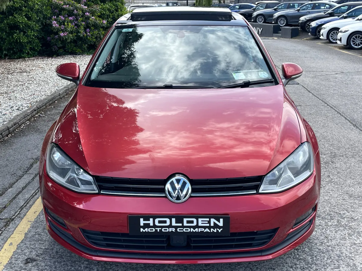 2016 Volkswagen Golf**Lounge Edition**Pan Roof** - Image 4