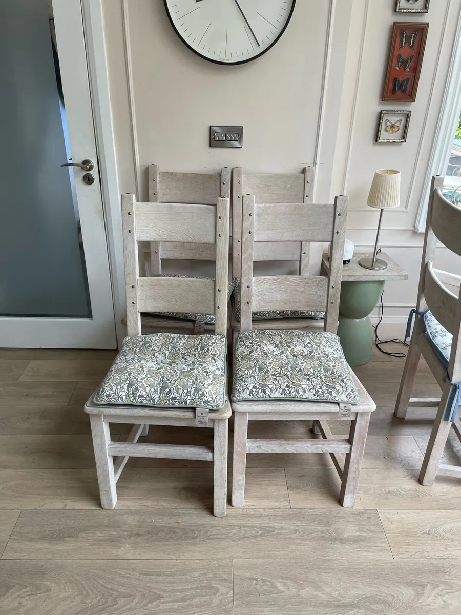 4 solid oak kitchen chairs with brass rivets - Image 1