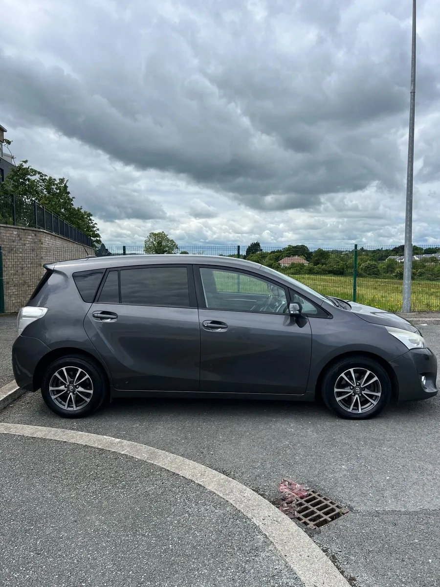 2013 Toyota Verso 7 seater 2.0 Diesel - Image 2