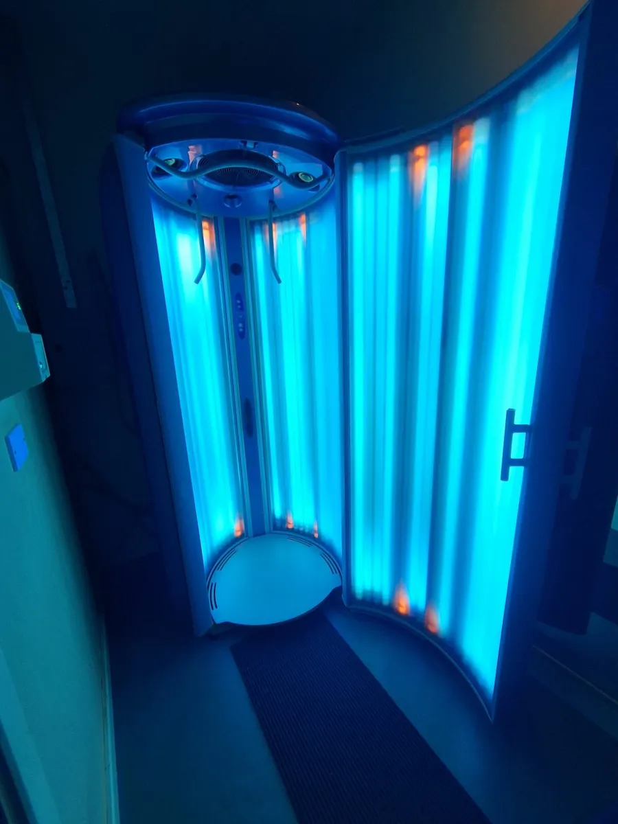 Alisun V200XXL Vertical Sunbed - Image 2