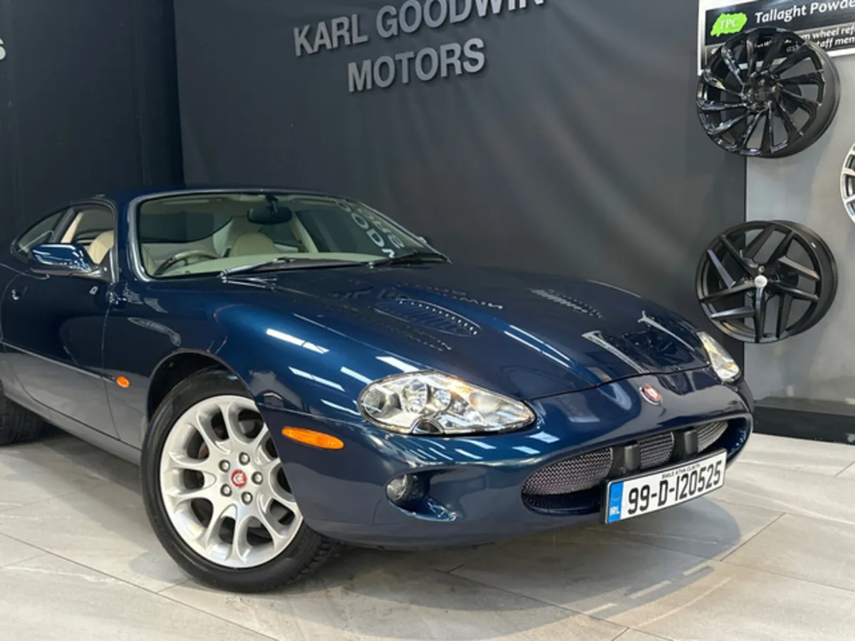 4.0 V8 SUPERCHARGED COUPE - Image 2