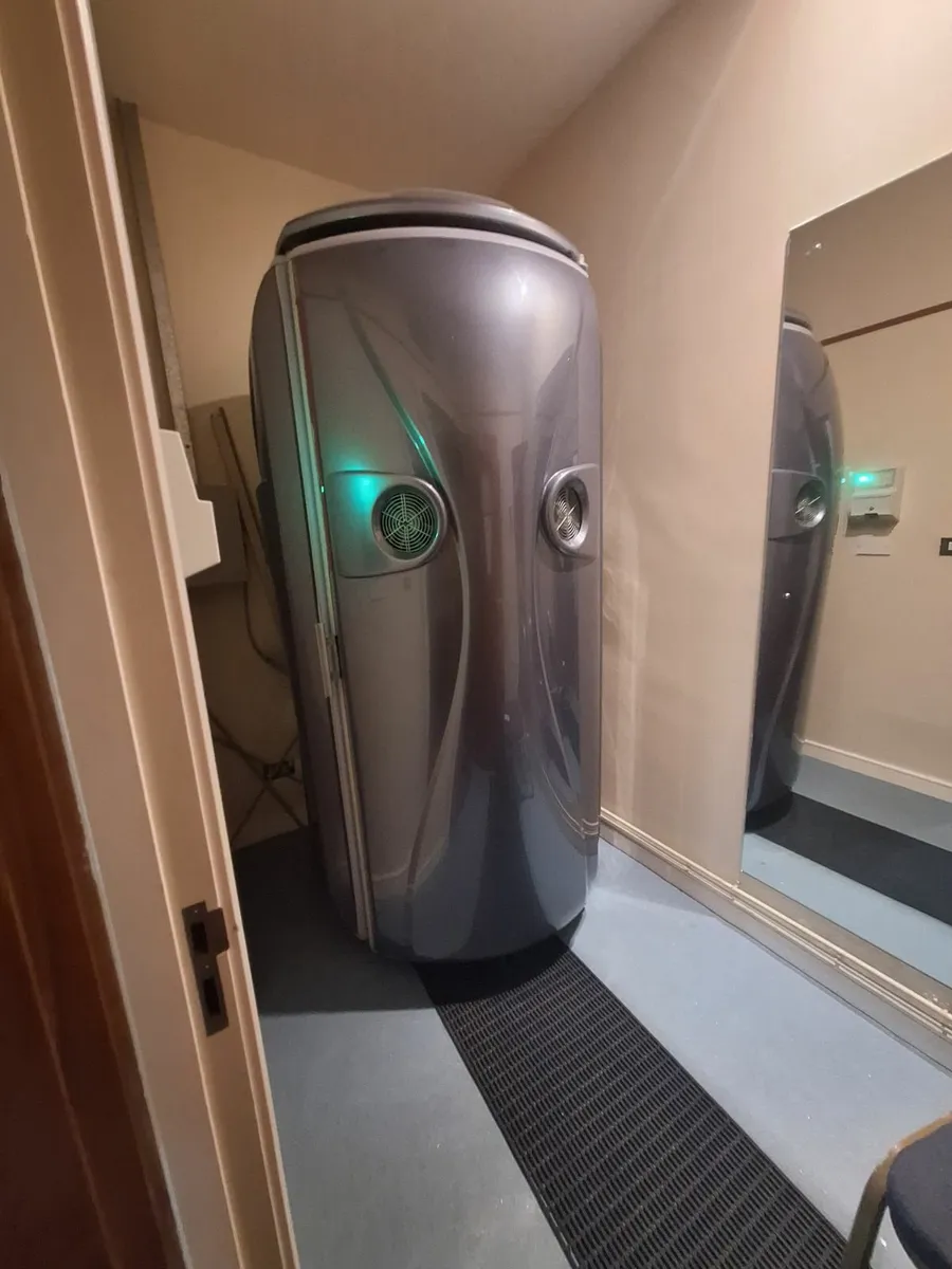 Alisun V200XXL Vertical Sunbed - Image 4