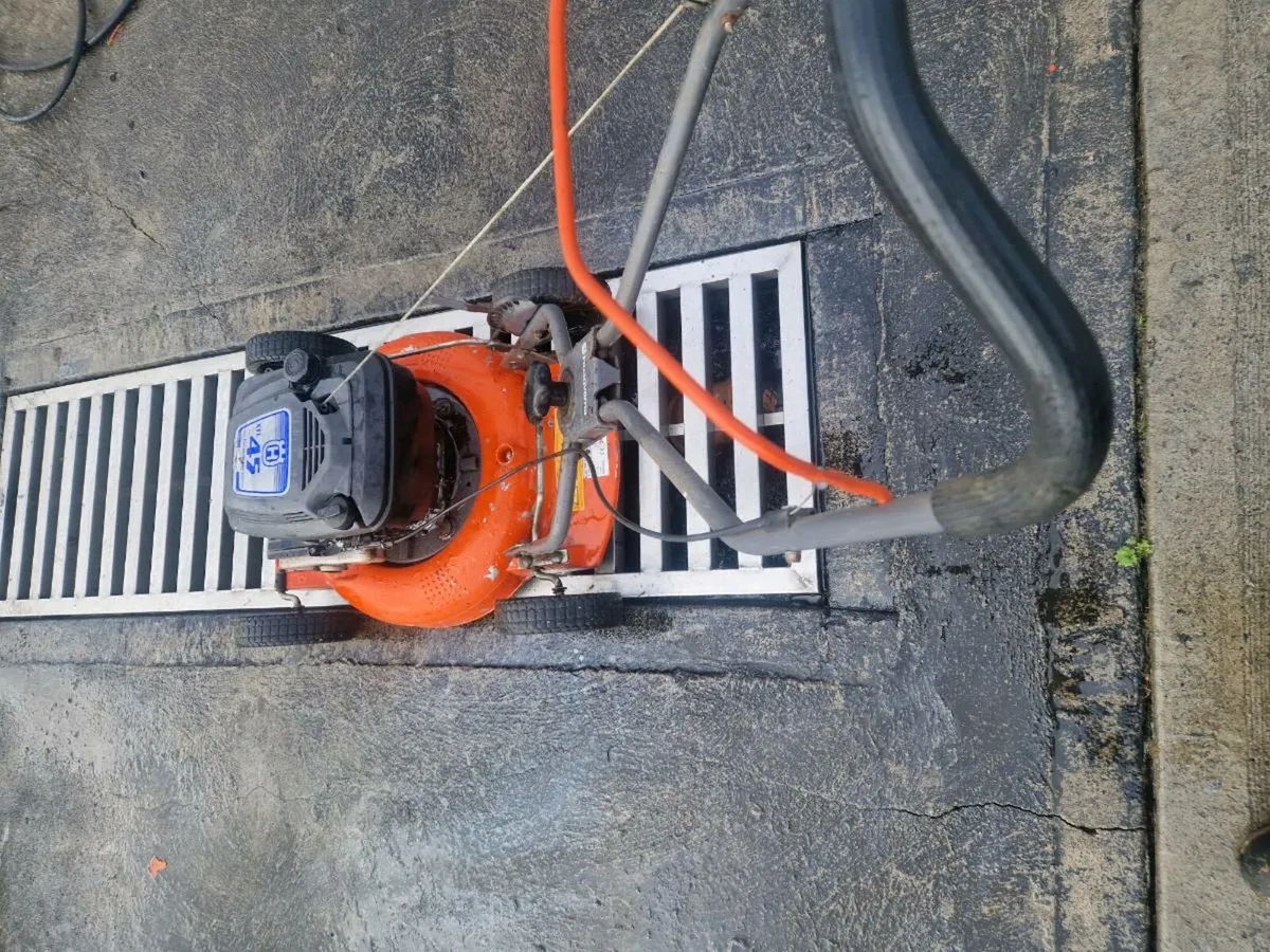 Husquvana lawnmower for sale - Image 3