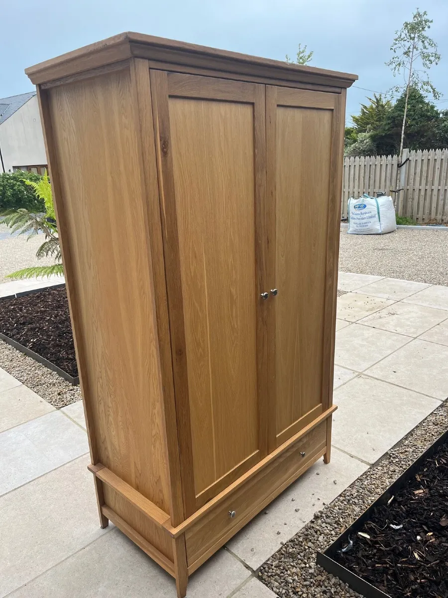 Oak wardrobe and lockers - Image 1