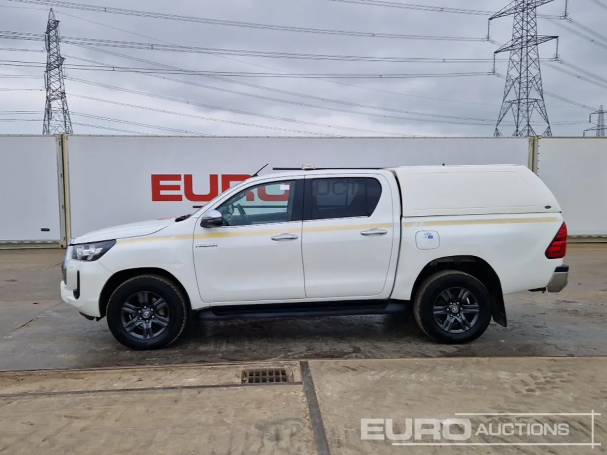 2021 Toyota Hilux - Image 2
