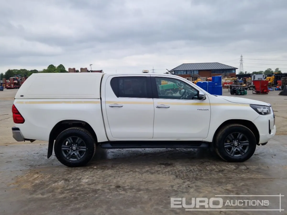 2021 Toyota Hilux - Image 4