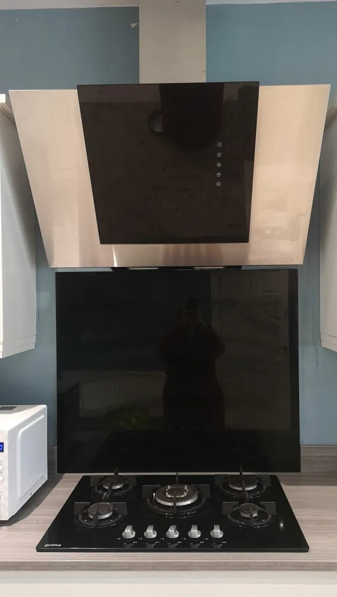 Gas hob & Overhead Canopy - Mint Condition