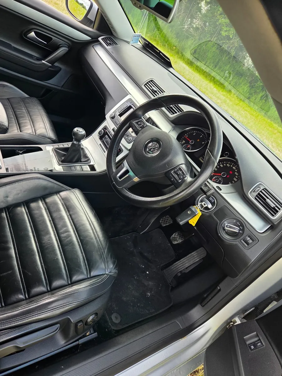 Volkswagen Passat 2011 - Image 3