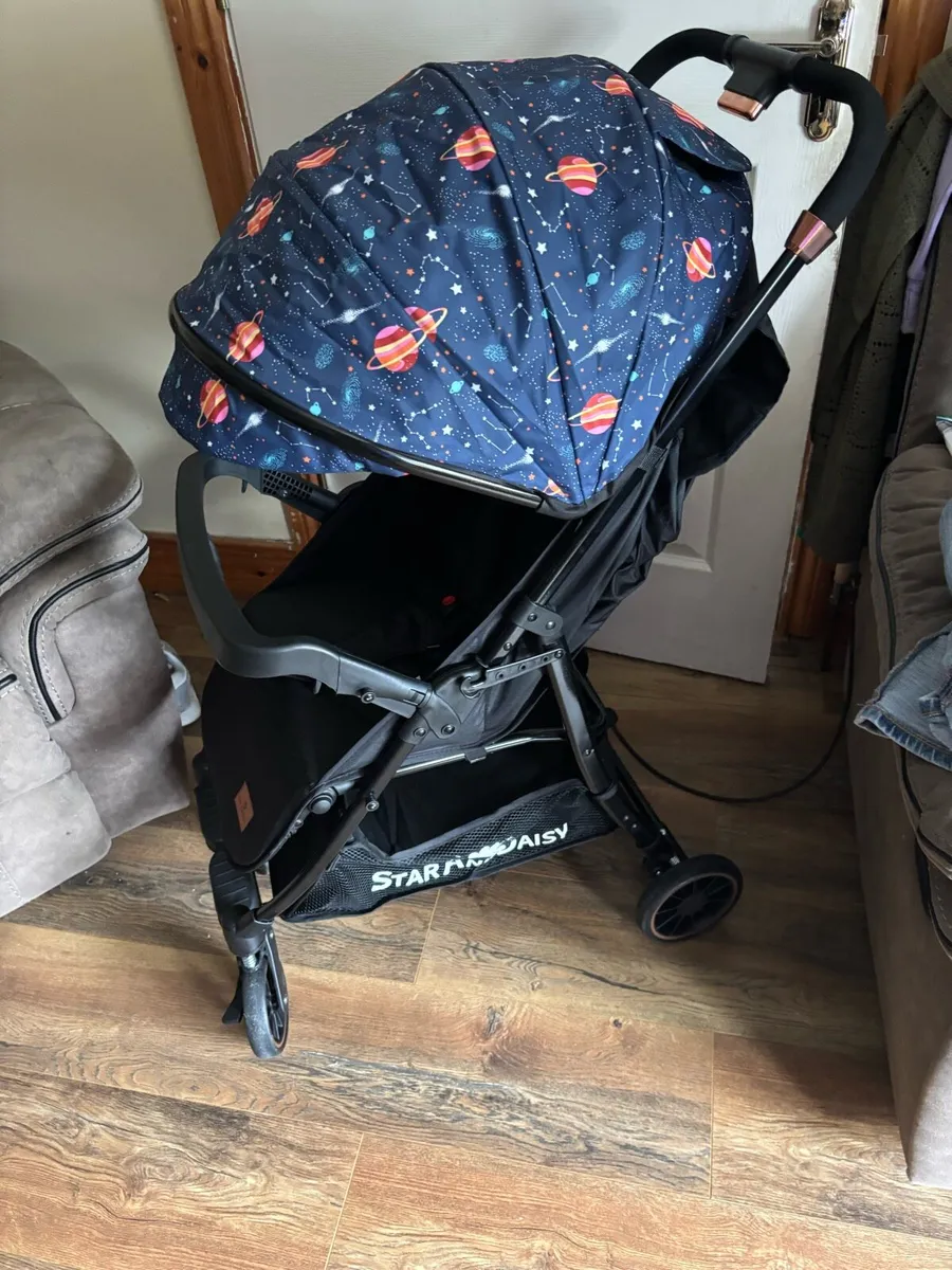Stars and daisies stroller - Image 1